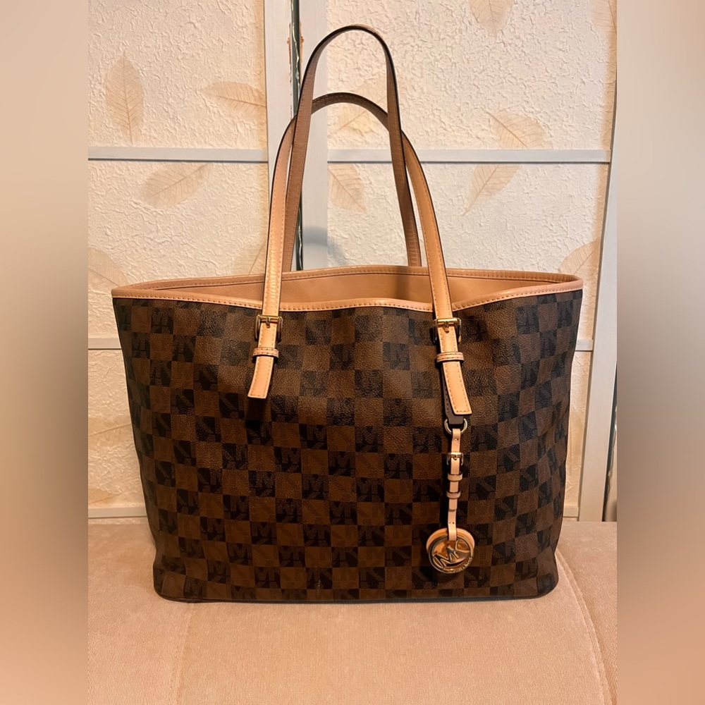 Like new Michael Kors never full